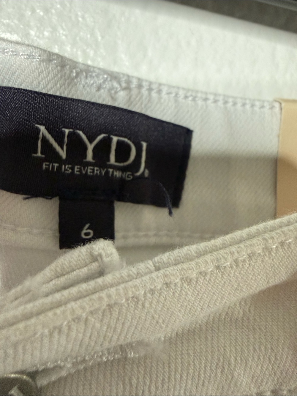NEW NYDJ White LT Cool Embrace Joni Capri Jeans 6 - Picture 7 of 10